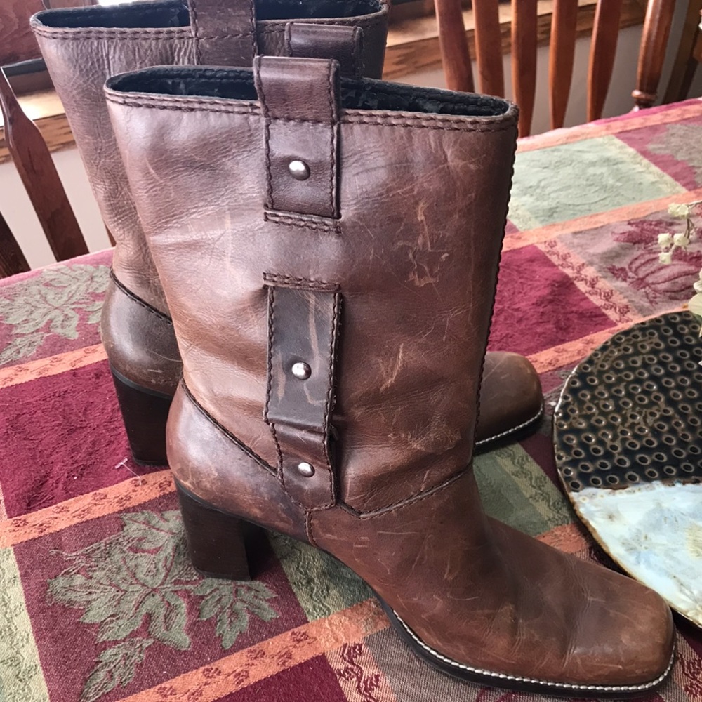 AEROSOLES DISTRESSED LEATHER HALF BOOTS 9.5